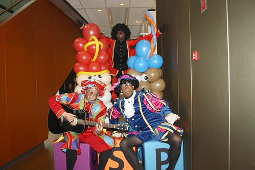 Ballonpilaar Sinterklaas en Zwarte Piet Pels Rijcken Den Haag