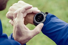 Samsung Galaxy Watch: Do kanceláře i na sport
