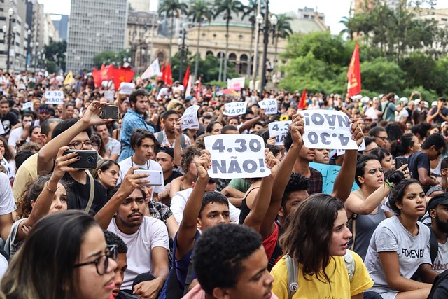 Em clima festivo e cantando palavras de ordem, manifestantes fizeram ato pacÃ­fico - CrÃ©ditos: JosÃ© Eduardo Bernardes / Brasil de Fato