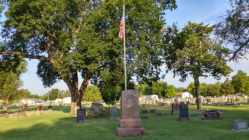 chfstew oklahoma okgarfieldcounty nationalregisterofhistoricplaces nrhpsouth cemetery americanflag