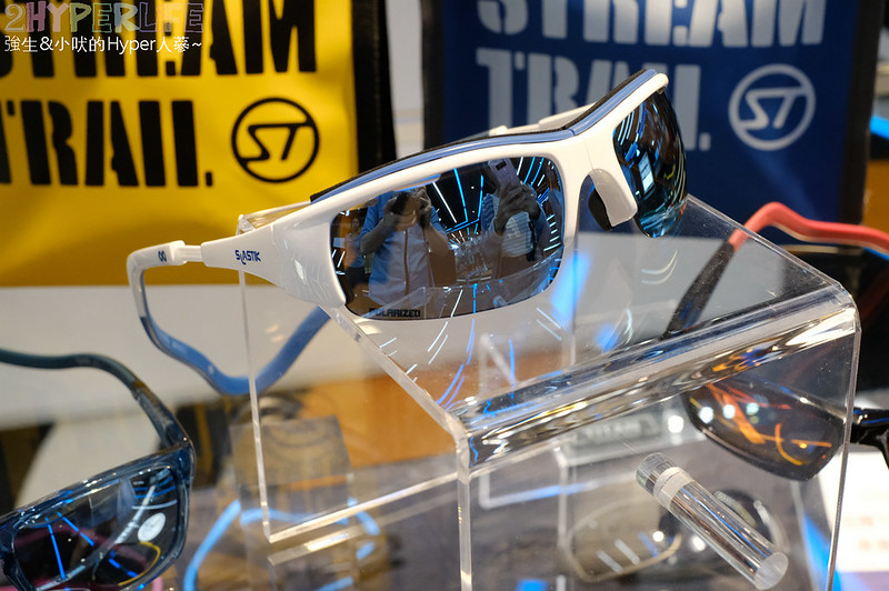 SLASTIK SHOP│前開式全功能型運動太陽眼鏡，第一間直營門市就在台中秀泰文心店！還有比基尼和防水包款喔～ @強生與小吠的Hyper人蔘~