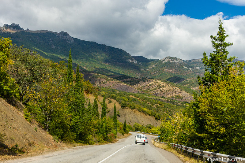 Дорога в горах, Крым