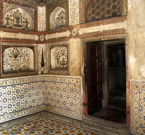 Painted room at the Baby Taj, aka Itimad-ud-Daulah, a Mughal structure built completely from marble containing the tomb of the Persian nobleman