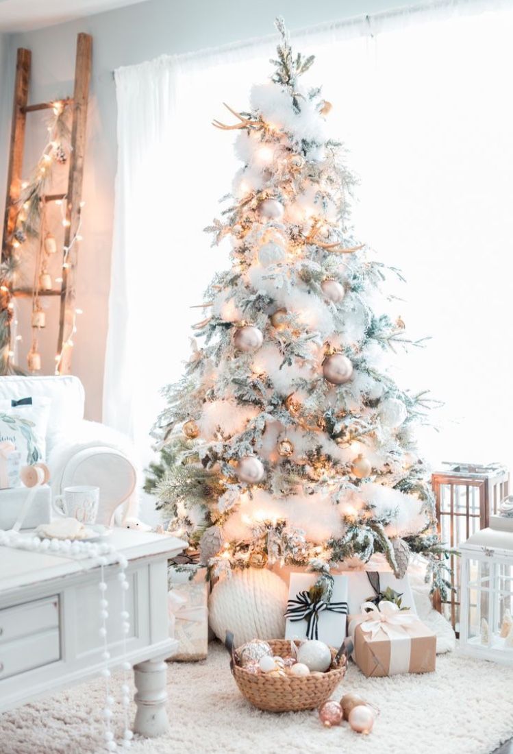 10 Ways to Decorate Your Christmas Tree - All White Christmas Tree