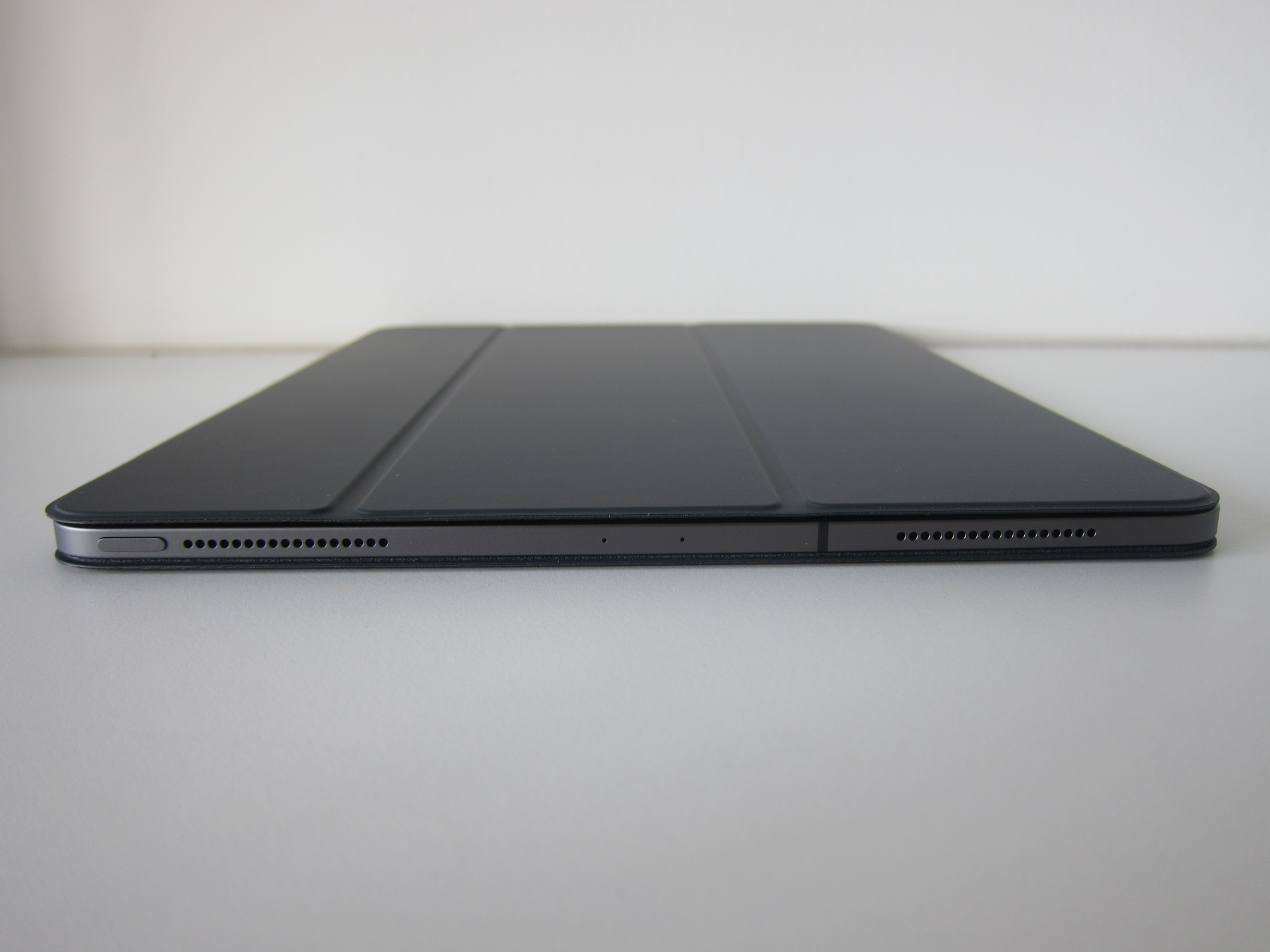 Apple iPad Pro 12.9″ (3rd Generation) Smart Folio (Charcoal Grey 