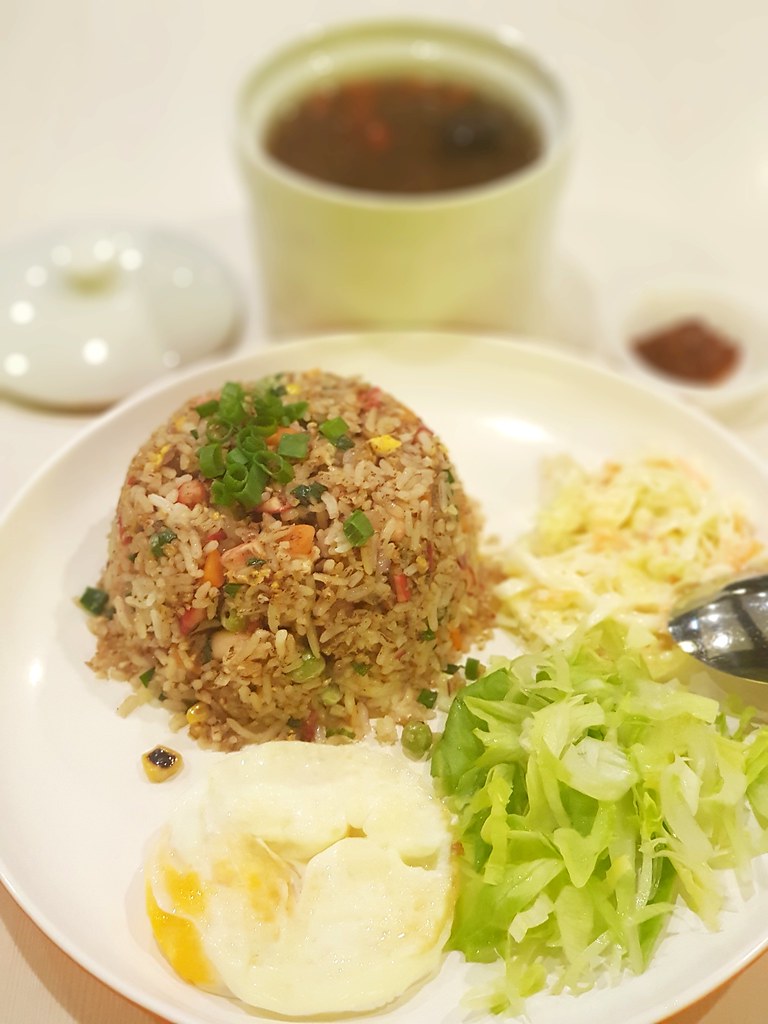 扬州炒饭配药材汤 Yong Chao Fried Rice w/Herbal Soup rm$10 @ d'Catery at Taman Desa
