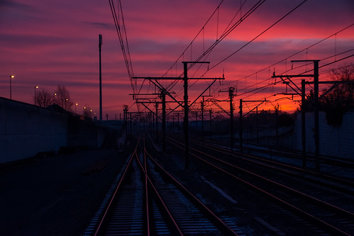 2019 belgique belgium zaventem sunrise levédesoleil redsky cielrouge tracks voies train chemindefer paysage landscape infrabel nuages clouds dawn
