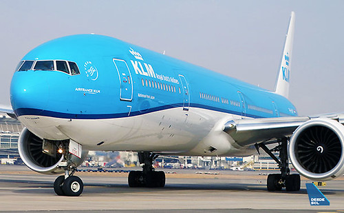 KLM B777-300ER close up SCL (RD)
