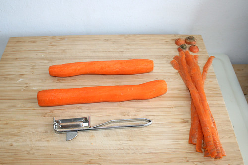 13 - Möhren schälen / Peel carrots