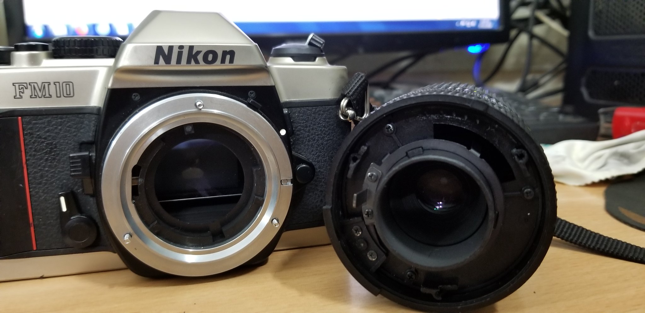 Máy ảnh phim Nikon FM10  + len 35-70 - 4