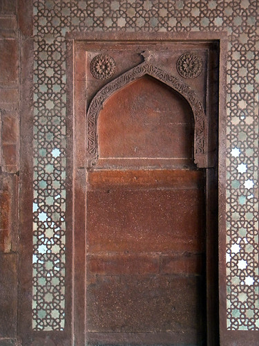 Geometric Islamic pattern in the walls of the mosque in Fatehpur Sikri, a town outside of Agra in India
