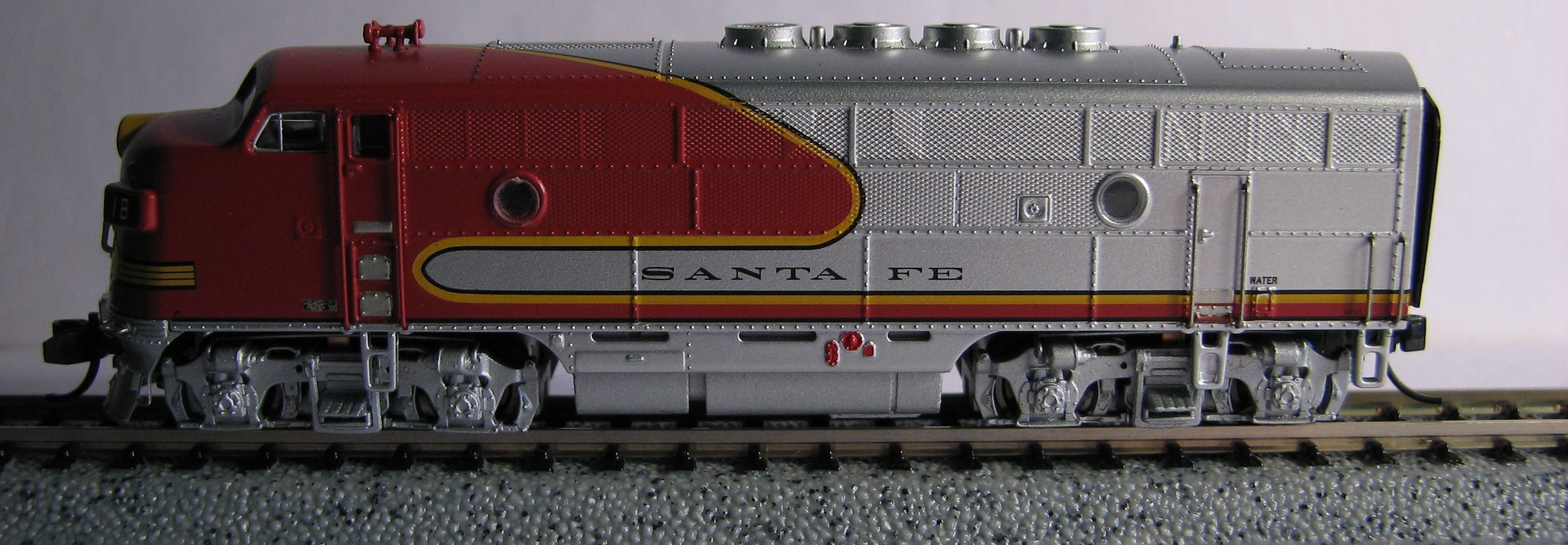 Details about   "Bachmann" N gauge Southern Pacific Daylight EM Diesel Body shell NEW 