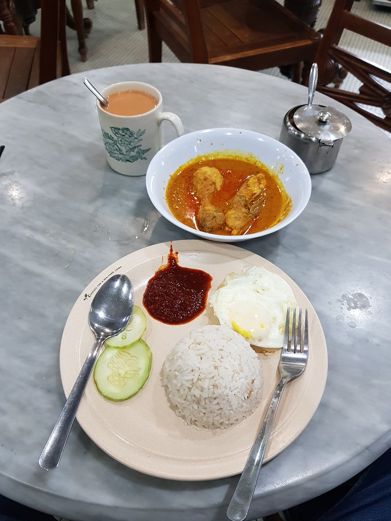 "华人"马拉椰酱饭配咖喱鸡 Nasi Lemak w/Curry Chicken & 奶茶 Teh m$19.70 @ Bakery Joy at Taman Megah SS24