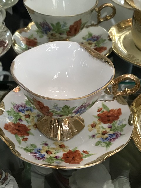 Antique Mall, tea cup and saucer, flowers