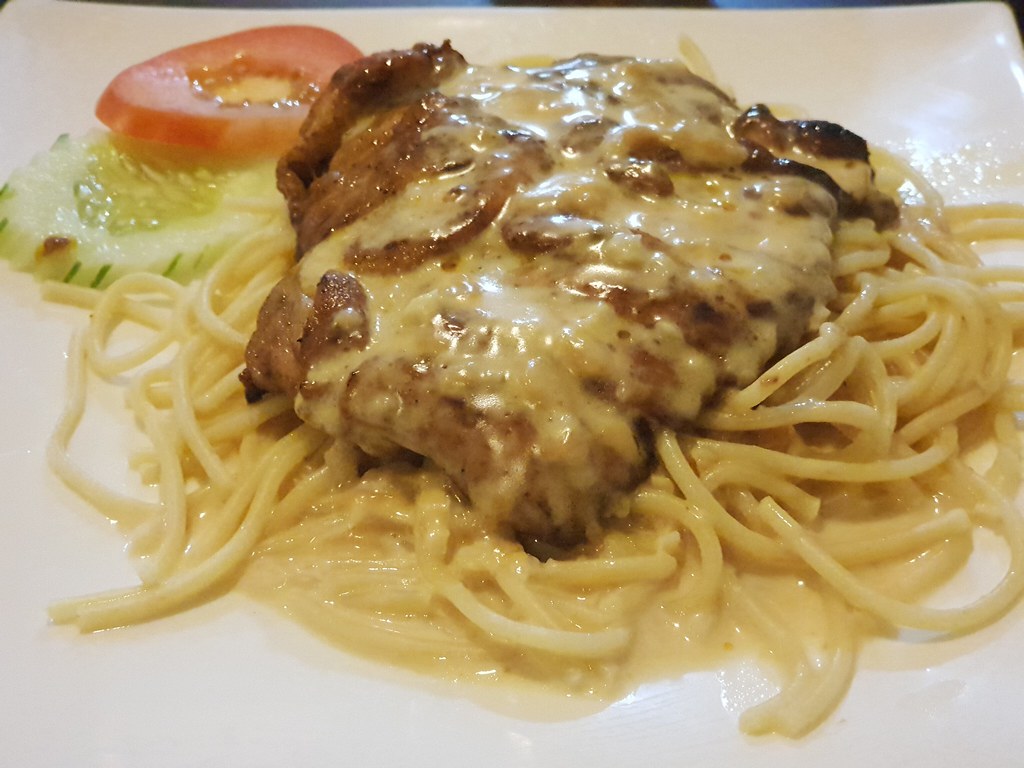 奶油香煎鸡扒意大利面 Grilled Chicken Chop Spagetti with butter cream sauce rm$14.90 @ Bliss 33 in USJ2