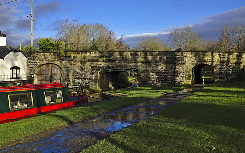 pontcysyllteaqueduct trevorbasin aqueduct canal barge canalboat bridge winter sunshine