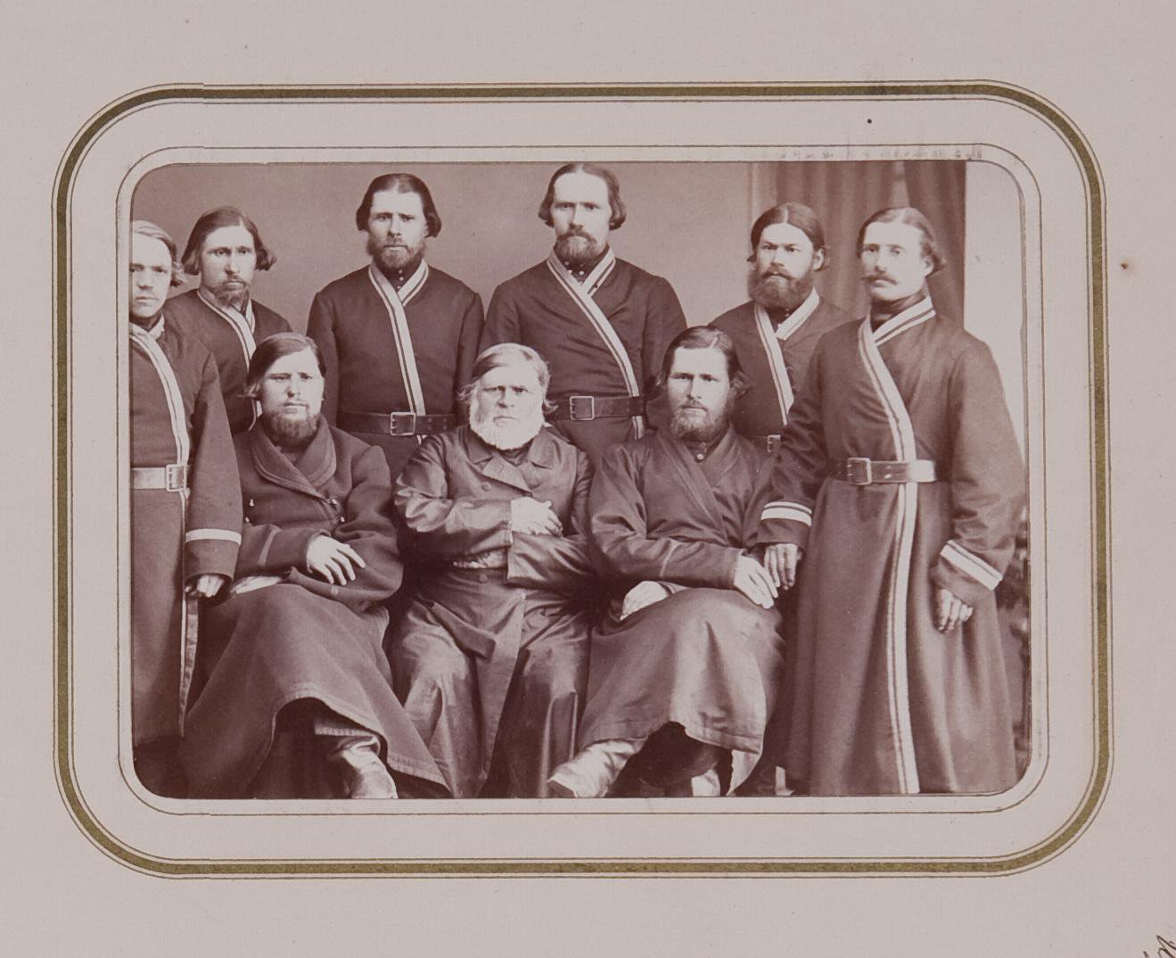 Фотография группы людей. До 1874.