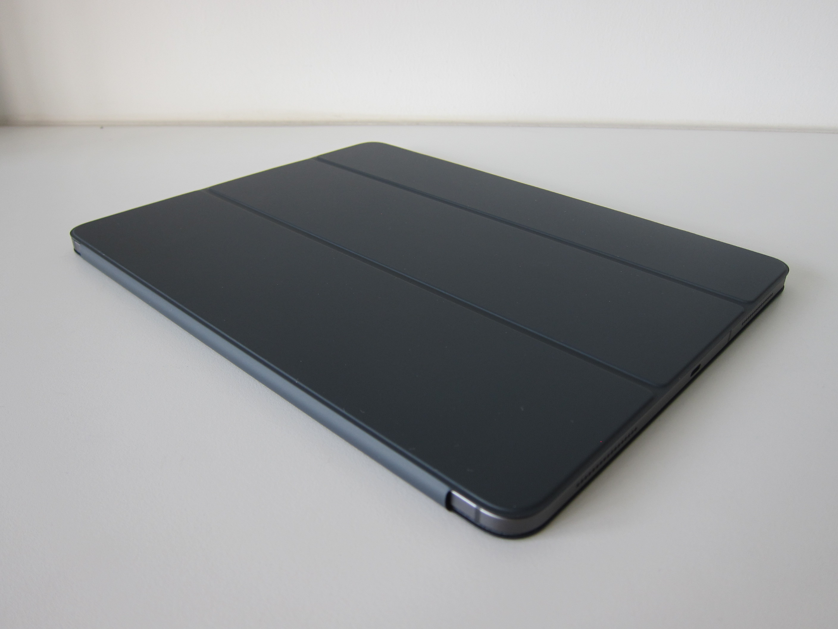 Apple iPad Pro 12.9″ (3rd Generation) Smart Folio (Charcoal Grey
