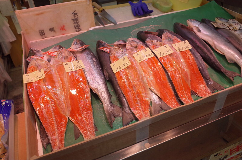 秋田市民市場熊谷商店の鮭