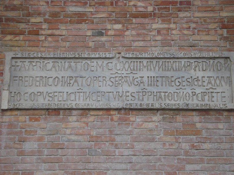 002-надпись из разрушенного дворца Фридриха II