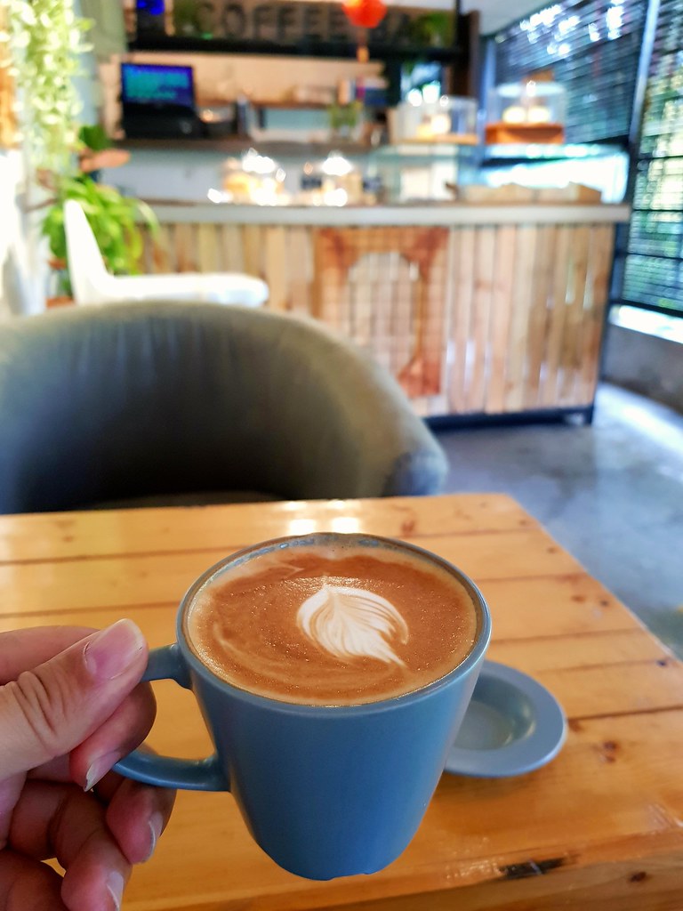 拿铁 Latte rm$11 @ Caffeinated Cabin PJ Jalan Gasing