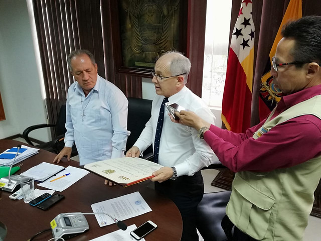 Asociación de Municipalidades Ecuatorianas entrega reconocimiento al alcalde de Chone
