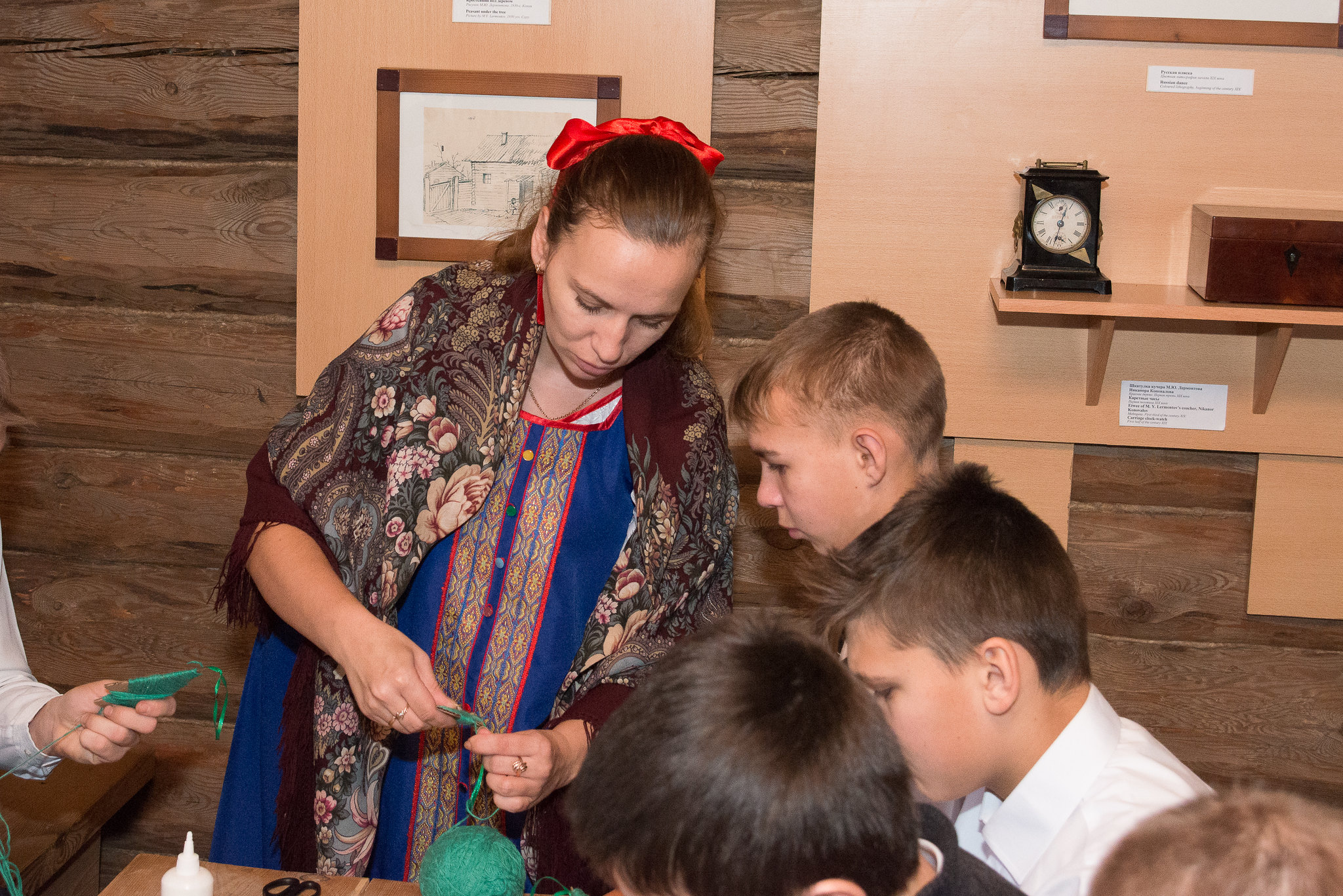 Мастер-класс с детьми по изготовлению елочных игрушек в музее «Тарханы» в рамках акции «Музей для всех!»