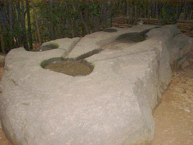 飛鳥の石造物群