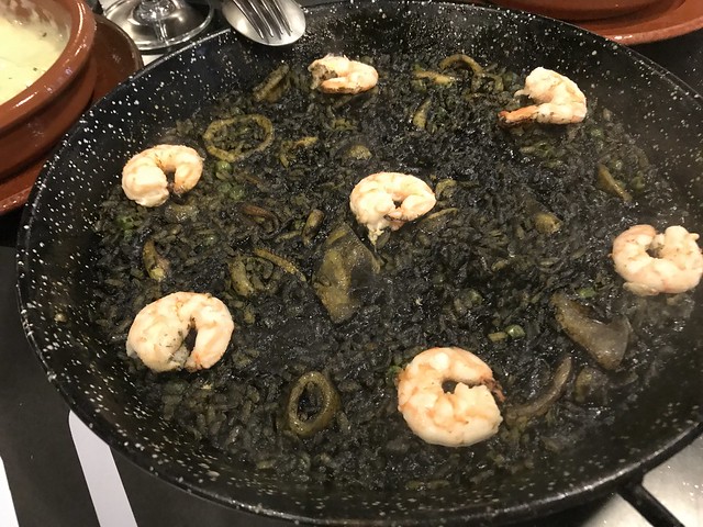 Black seafood paella, Terry's