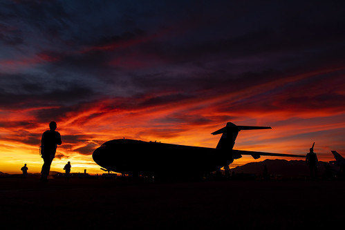 aircraft airshow airport sbdfest sanbernardinointernationalairport sanbernardino california 2018 military silhouette sunset c17 c17globemasteriii