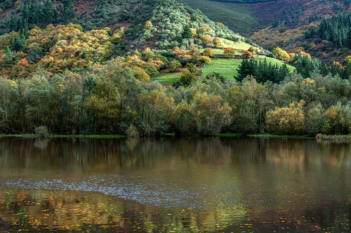 asturias pilotuerto laflorida embalse otoño atardecer reflejos reflections water tineo