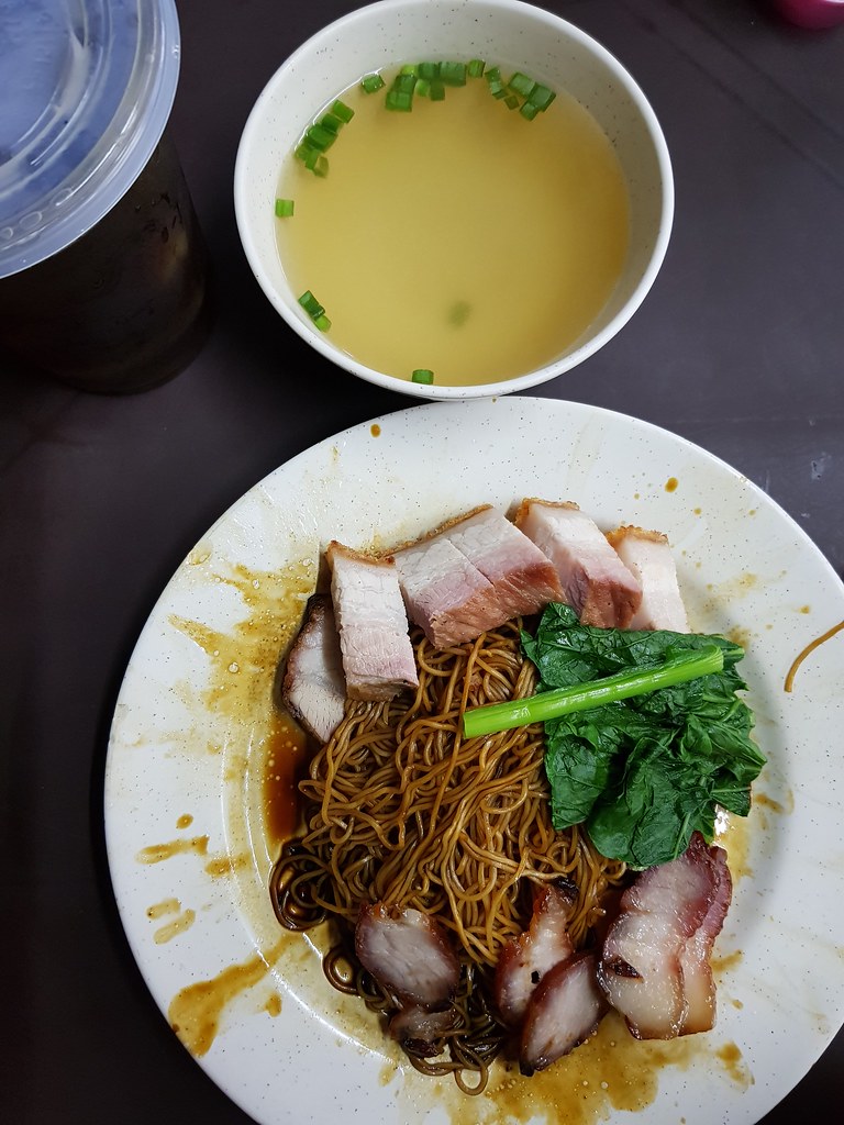 叉烧烧肉全蛋云吞面 Chasiew Roasted Pork & 海底椰 SeaCoconut drink rm$14 @ 新街场路全蛋面 (Sg.Besi Wan Tan Mee) KL