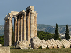 Athény: Největší chrám Dia Olympského se 17 metrů vysokými sloupy