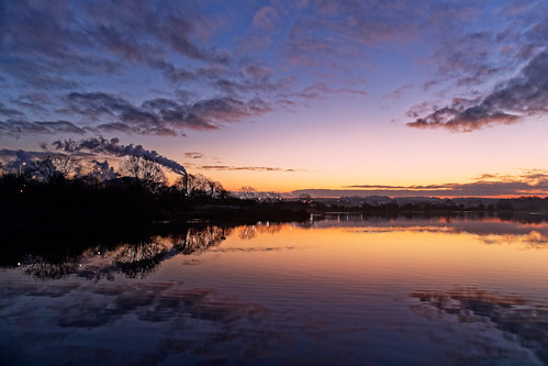 dawn sunrise light colour ashbyville scunthorpe steeltown steelworks lake pond decoy reflections water sunday sky clouds landscape canoneos1dxmkll ef2470f28llusm