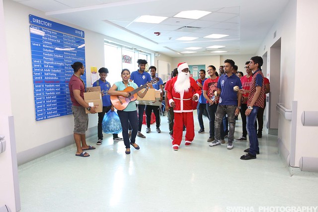 Presentation College Brings Christmas Cheer to the Paediatric Wards 2018-12-12
