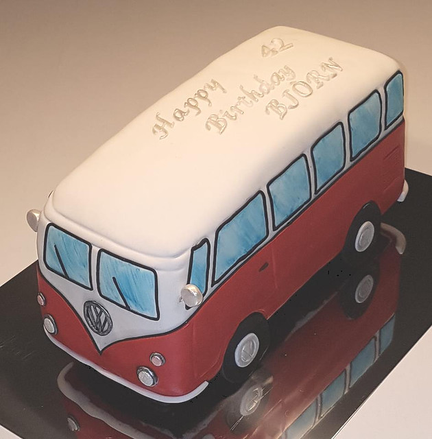 Bus Cake by Nina Rawling