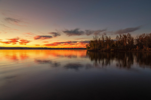 sunrise dawn daybreak lake trees reflections clouds lakechatfield chatfieldstatepark colorado landscape