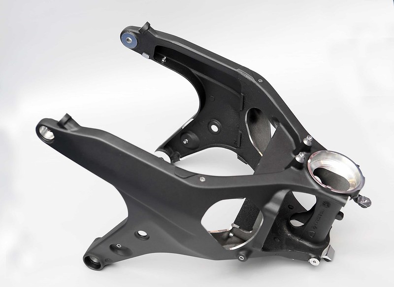 Panigale V4 R Parts 01_UC69902_Mid