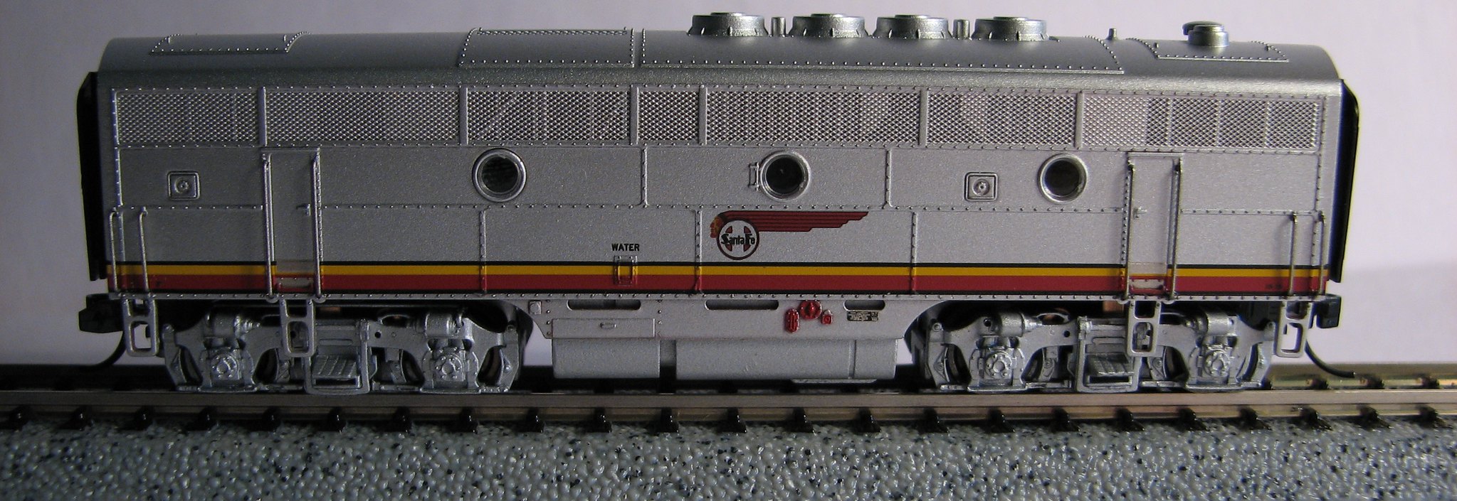 NEW N gauge Southern Pacific Daylight EM Diesel Body shell Details about   "Bachmann" 