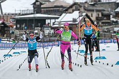 Bauerův eD system Team na stupních hned na úvod Visma Ski Classics