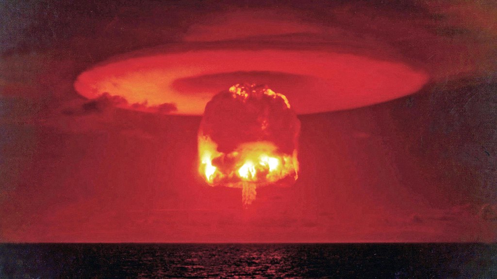 1954. Термоядерный взрыв на атолле Бикини под кодовым названием «Замок Ромео». Март
